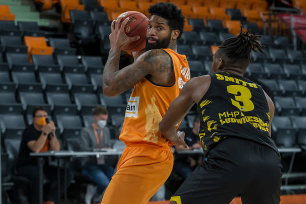 员展现了强 员展现了强